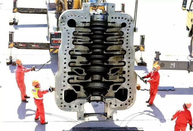 便于对排渣管线内部进行清理